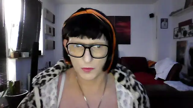 Snapshot of hellgirl1980 chatting on September 2025 12:33:02 PM hellgirl1980 online show from September 2025 12:33:02 PM