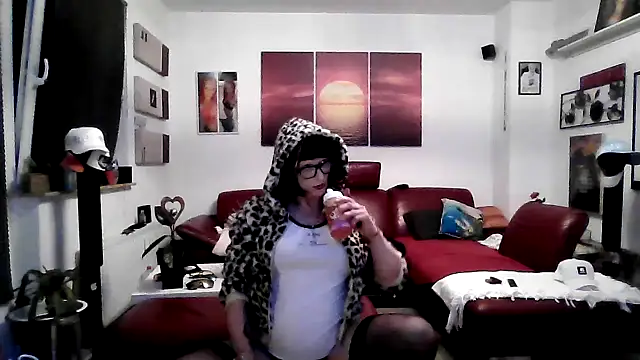 Snapshot of hellgirl1980 chatting on September 2025 11:08:02 PM hellgirl1980 online show from September 2025 11:08:02 PM