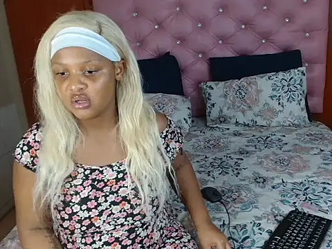 HotAssQueen online show from October 2025 06:54:02 PM
