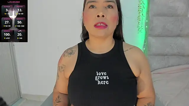 Snapshot of roselyn_caprice chatting on June 2026 01:58:02 AM roselyn caprice online show from June 2026 01:58:02 AM