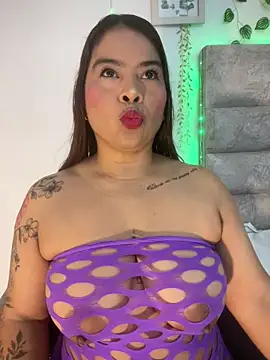 Snapshot of roselyn_caprice chatting on June 2026 01:00:01 AM roselyn caprice online show from June 2026 01:00:01 AM