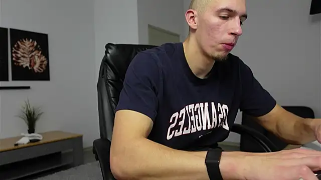 Snapshot of Ryan_Dozer chatting on October 2025 08:12:02 AM Ryan Dozer online show from October 2025 08:12:02 AM