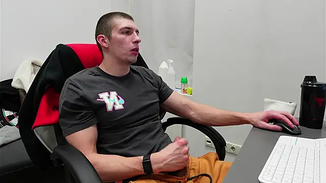 Snapshot of Ryan_Dozer chatting on November 2025 08:46:02 AM Ryan Dozer online show from November 2025 08:46:02 AM