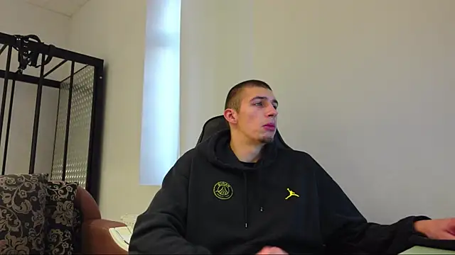 Snapshot of Ryan_Dozer chatting on November 2025 07:23:01 AM Ryan Dozer online show from November 2025 07:23:01 AM