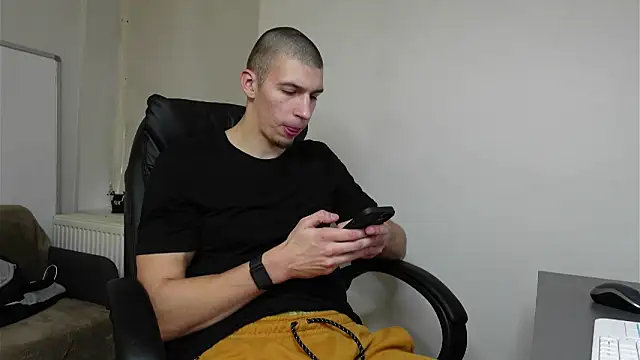 Snapshot of Ryan_Dozer chatting on November 2025 08:29:01 AM Ryan Dozer online show from November 2025 08:29:01 AM