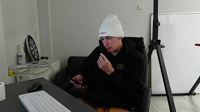 Snapshot of Ryan_Dozer chatting on November 2025 07:09:01 AM Ryan Dozer online show from November 2025 07:09:01 AM