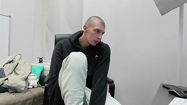 Snapshot of Ryan_Dozer chatting on November 2025 06:51:02 AM Ryan Dozer online show from November 2025 06:51:02 AM