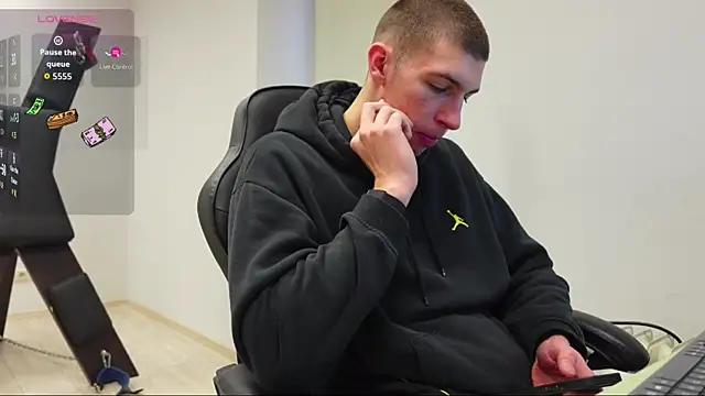 Snapshot of Ryan_Dozer chatting on November 2025 08:36:02 AM Ryan Dozer online show from November 2025 08:36:02 AM