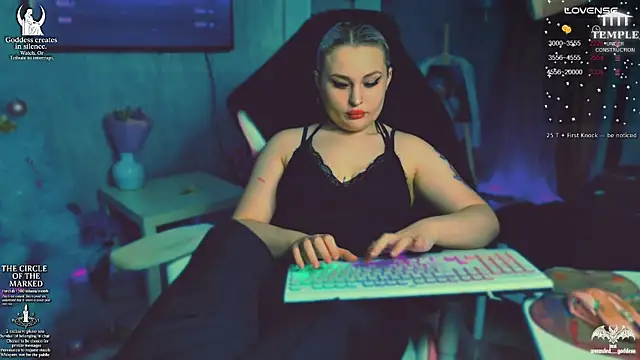 Snapshot of Wounded_Goddess_ chatting on December 2025 03:50:02 PM Wounded Goddess online show from December 2025 03:50:02 PM