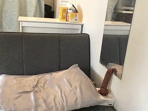 littyleesh1 online show from October 2025 05:45:01 PM