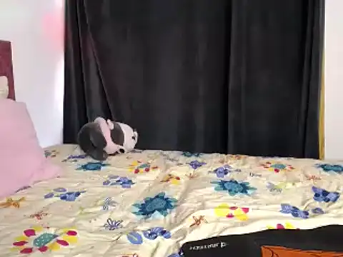 charlottekiss99 online show from April 2026 01:52:02 PM