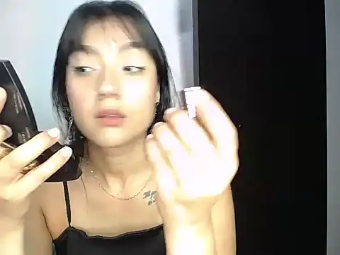 charlottekiss99 online show from May 2026 02:01:02 PM