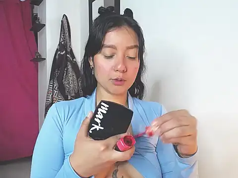 charlottekiss99 online show from December 2025 01:39:01 PM