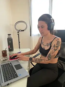 misspiecitos online show from October 2025 09:16:01 PM