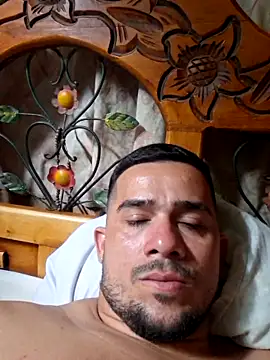 Snapshot of yeffito1 chatting on September 2025 06:03:01 PM yeffito1 online show from September 2025 06:03:01 PM