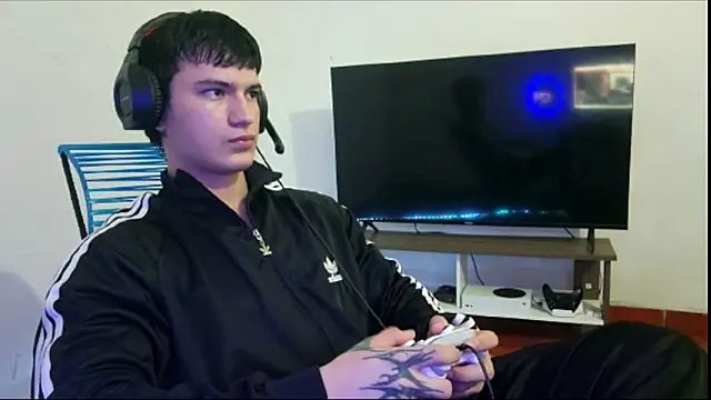 ErickWalton online show from November 2025 05:32:02 AM