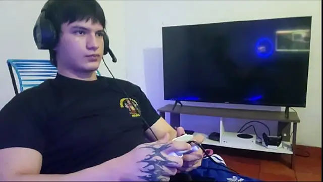 ErickWalton online show from October 2025 04:35:01 AM