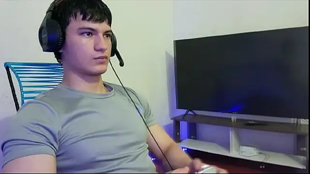 ErickWalton online show from November 2025 05:44:01 AM