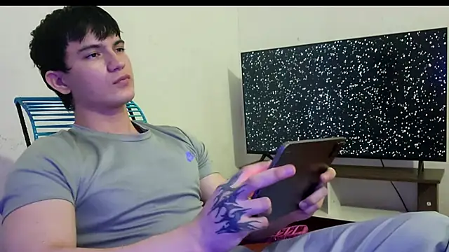 ErickWalton online show from December 2025 05:08:01 AM