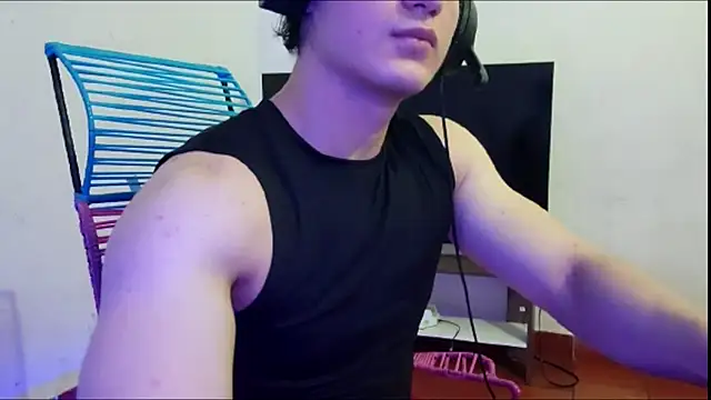 ErickWalton online show from November 2025 05:08:02 AM