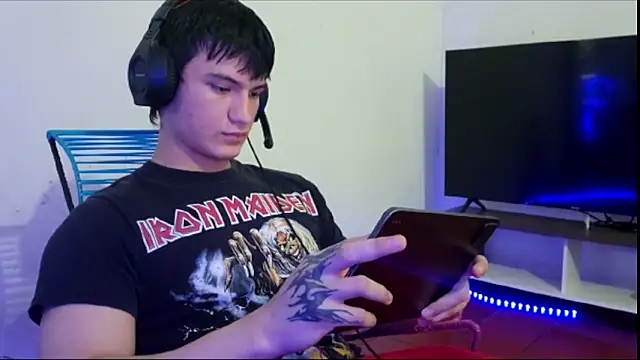 ErickWalton online show from November 2025 05:19:02 AM