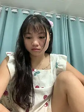 Emlyly-18 online show from October 2025 02:31:02 AM