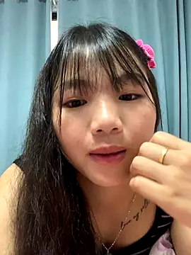 Emlyly-18 online show from October 2025 01:40:01 AM