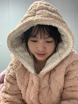 Emlyly-18 online show from October 2025 04:34:01 AM