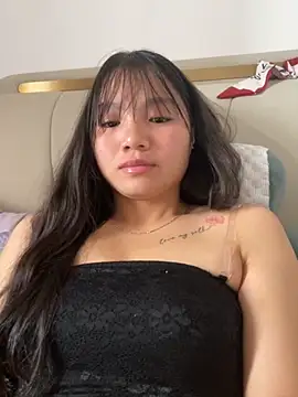 Emlyly-18 online show from September 2025 01:59:01 AM