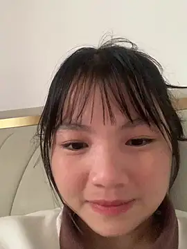 Emlyly-18 online show from October 2025 07:20:02 AM