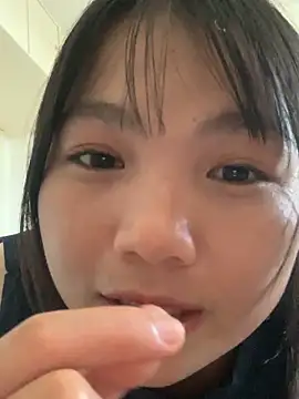 Emlyly-18 online show from September 2025 08:42:01 AM