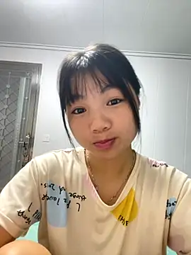 Emlyly-18 online show from October 2025 04:03:02 AM