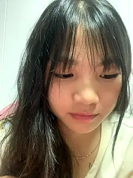 Emlyly-18 online show from September 2025 03:40:02 PM
