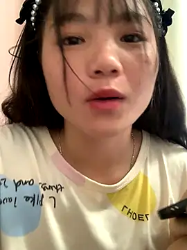 Emlyly-18 online show from September 2025 12:44:01 AM