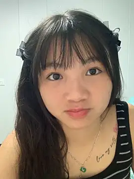 Emlyly-18 online show from October 2025 04:16:01 AM