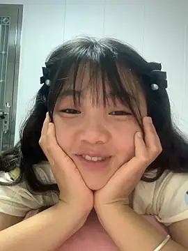 Emlyly-18 online show from September 2025 02:13:02 PM