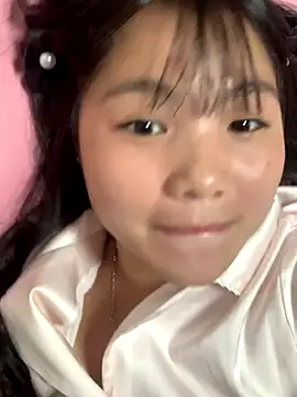 Emlyly-18 online show from September 2025 05:30:01 PM
