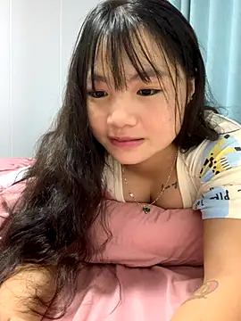 Emlyly-18 online show from October 2025 04:27:01 AM