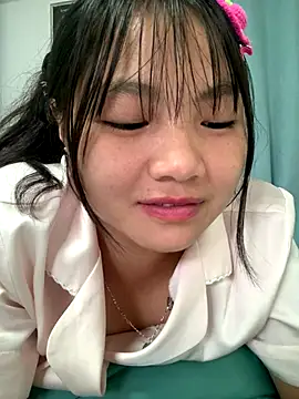 Emlyly-18 online show from October 2025 04:13:01 AM