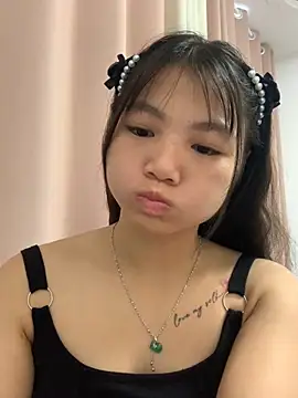 Emlyly-18 online show from September 2025 12:25:01 AM
