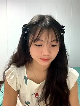 Emlyly-18 online show from October 2025 03:08:01 AM