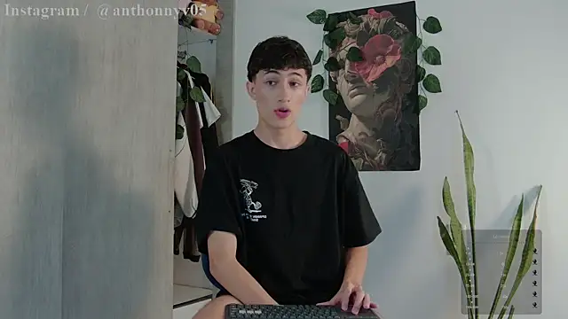 Snapshot of anthonny_05 chatting on September 2025 09:15:01 AM anthonny 05 online show from September 2025 09:15:01 AM