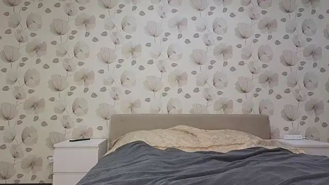 Annabel theMoon online show from November 2025 04:00:02 AM