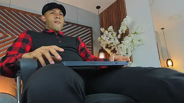 B Wild online show from May 2026 03:42:02 AM