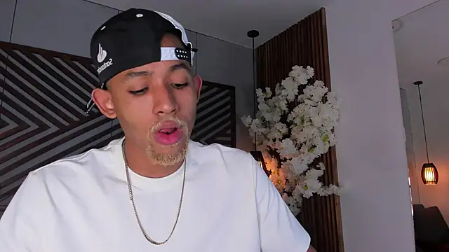 B Wild online show from December 2025 03:05:01 AM