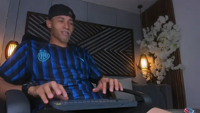 B Wild online show from October 2025 04:02:02 AM