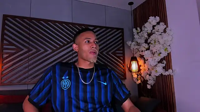 B Wild online show from November 2025 04:01:02 AM