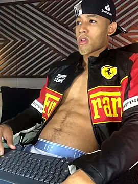 B Wild online show from October 2025 04:11:02 AM