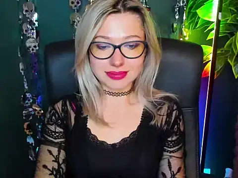 Snapshot of loveHeidi chatting on October 2025 09:43:01 AM loveHeidi online show from October 2025 09:43:01 AM
