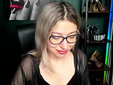 Snapshot of loveHeidi chatting on July 2026 04:39:01 AM loveHeidi online show from July 2026 04:39:01 AM